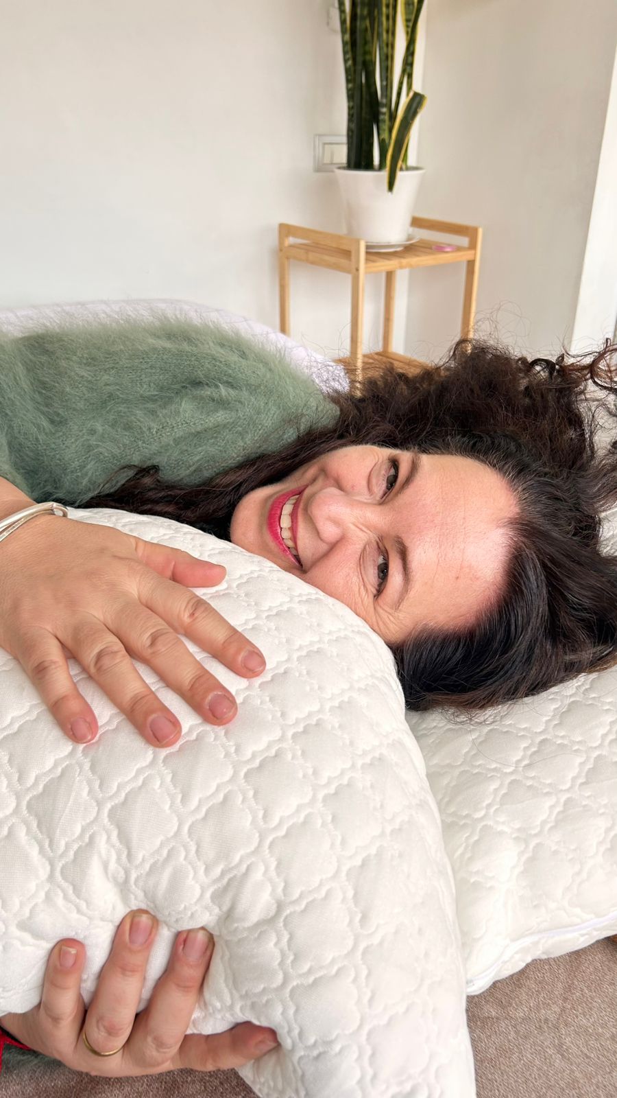 Almohada Calm Kioku en uso — dormir cómoda